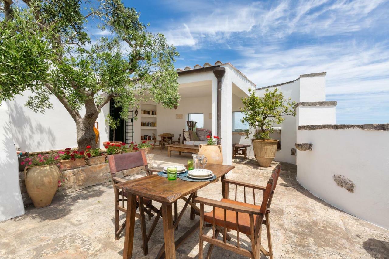 Trullo Il Karrubo Villa Ostuni Luaran gambar