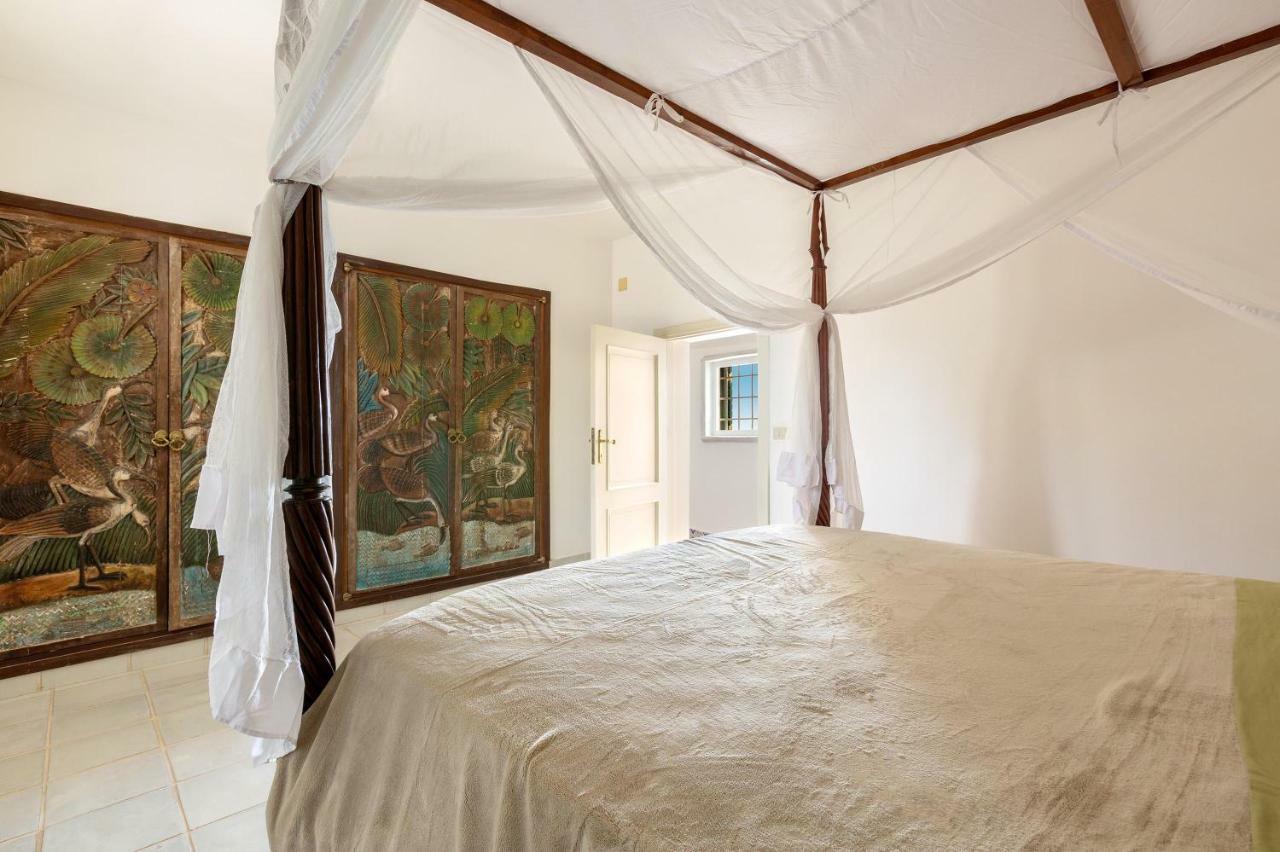 Trullo Il Karrubo Villa Ostuni Luaran gambar