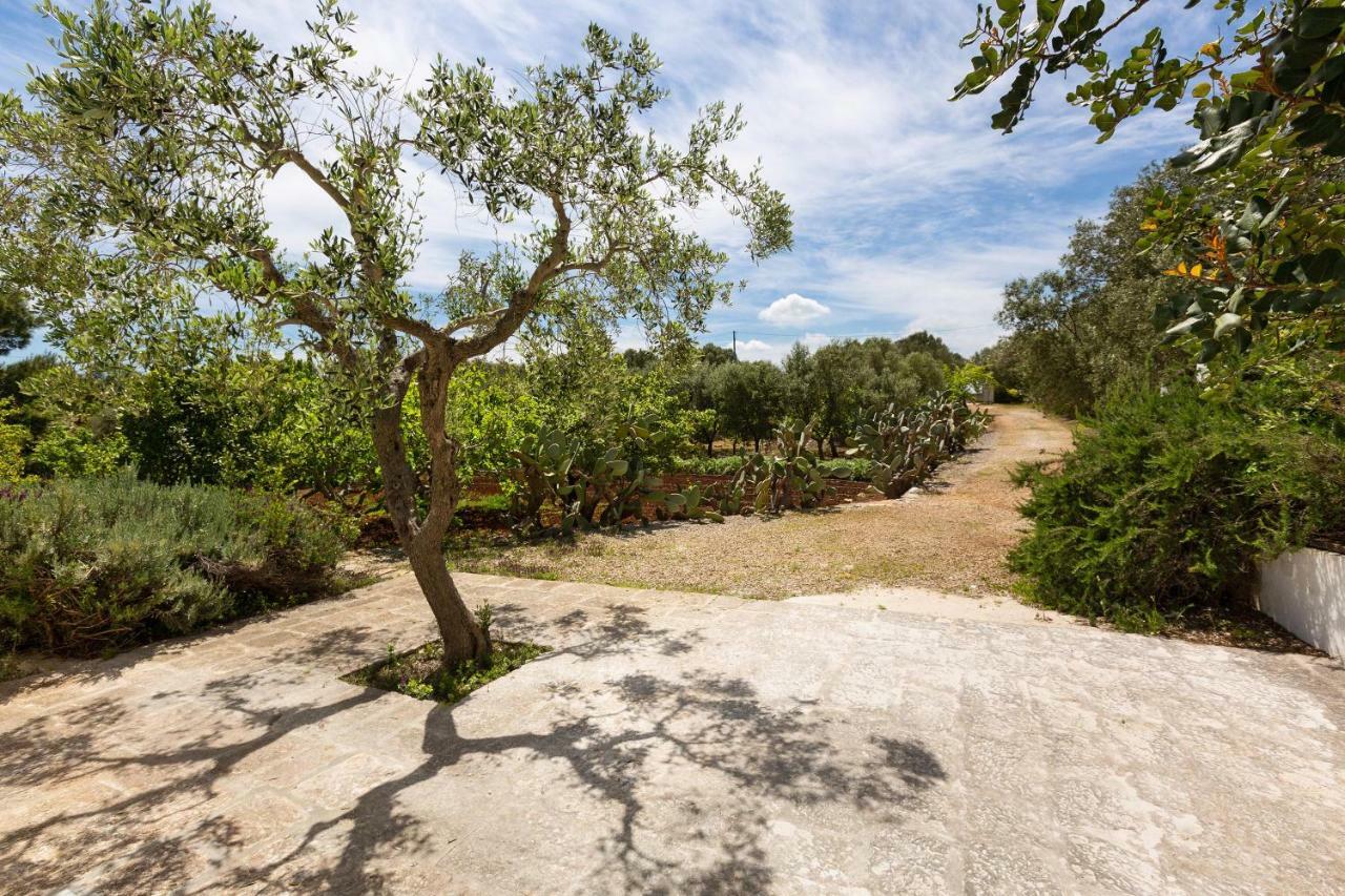 Trullo Il Karrubo Villa Ostuni Luaran gambar
